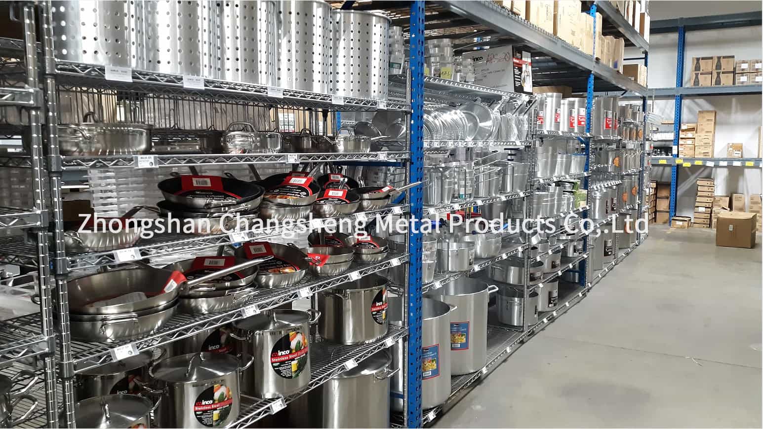 Large supermarket shelves are specially designed for large supermarkets.jpg